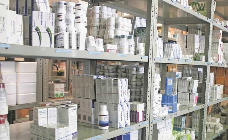 ¿No te surtieron tu receta en el IMSS? Así puedes solicitar la compra emergente de tu medicamento