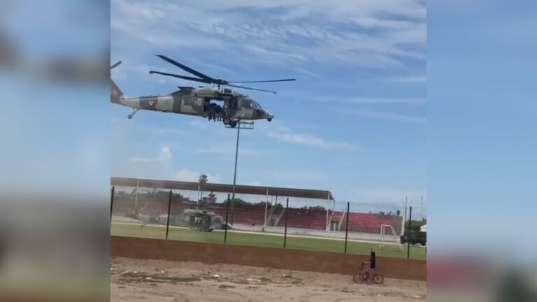 Intenso operativo por tierra y aire en Navolato; helicópteros sobrevuelan y Ocelotls recorren las calles Intenso operativo por tierra y aire en Navolato; helicópteros sobrevuelan y Ocelotls recorren las calles