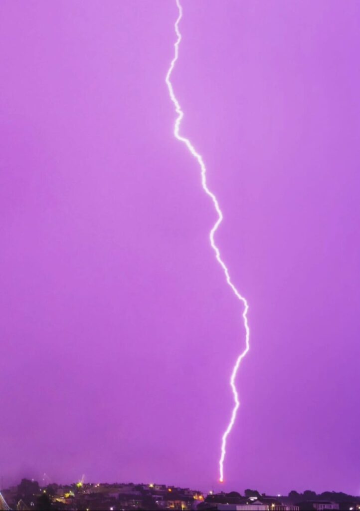 Fuerte tormenta en Culiacán deja impresionantes relámpagos; captan el momento