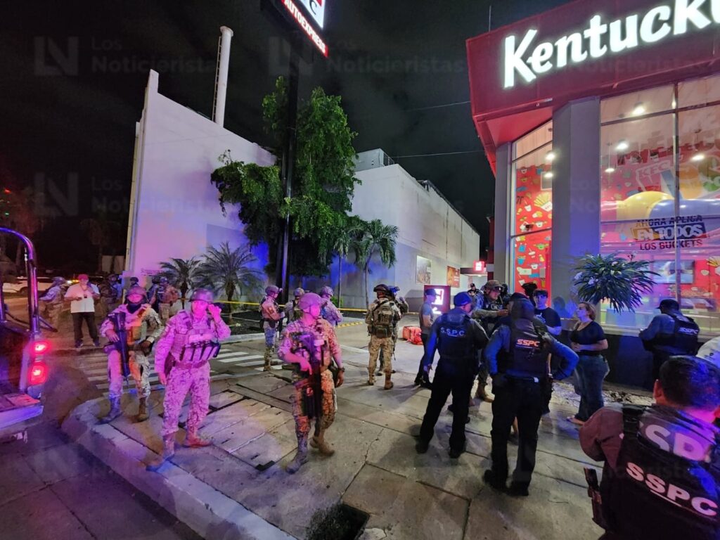 ¡Quedó grabado! Asesinan al influencer de Culiacán César Gastélum mientras realizaba contenido afuera del KFC