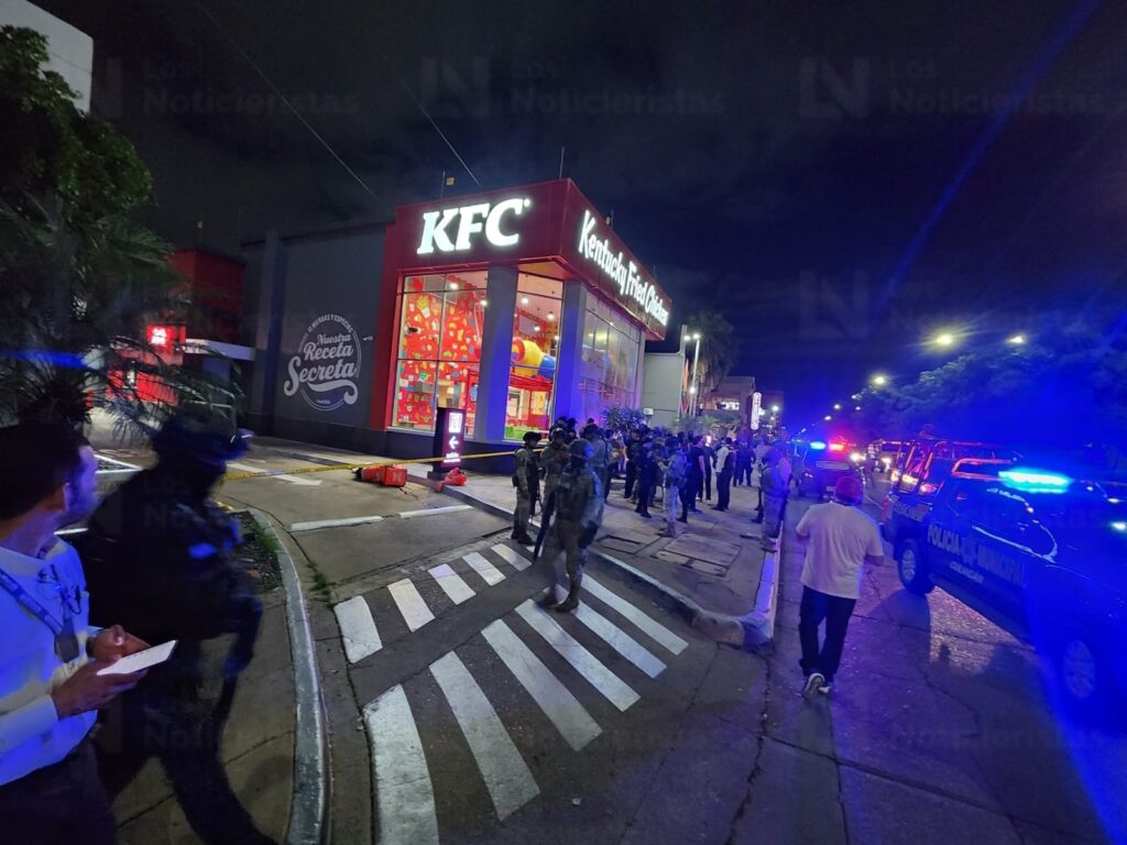 ¡Quedó grabado! Asesinan al influencer de Culiacán César Gastélum mientras realizaba contenido afuera del KFC