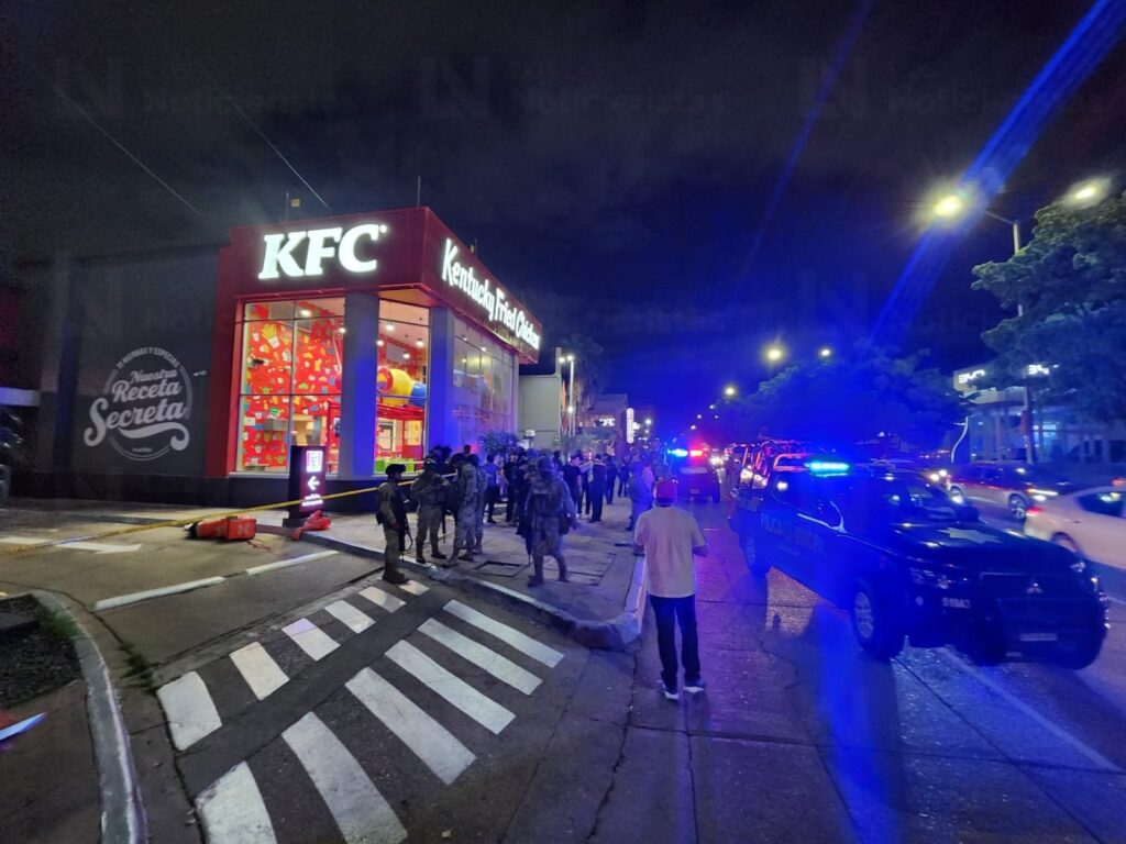 ¡Quedó grabado! Asesinan al influencer de Culiacán César Gastélum mientras realizaba contenido afuera del KFC