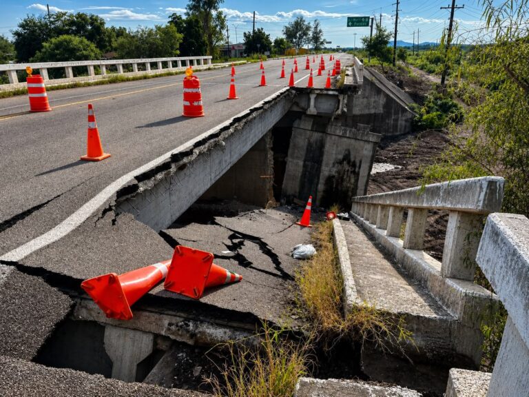 Colapsa el puente Alemania en Pericos, Mocorito; ya presentaba daños en su estructura Colapsa el puente Alemania en Pericos, Mocorito; ya presentaba daños en su estructura