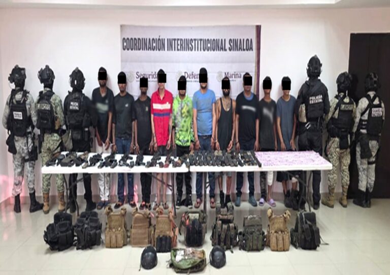 Operativo en Concordia, Sinaloa; detienen a 10, siete de ellos extranjeros, con arsenal y droga Operativo en Concordia, Sinaloa; detienen a 10, siete de ellos extranjeros, con arsenal y droga