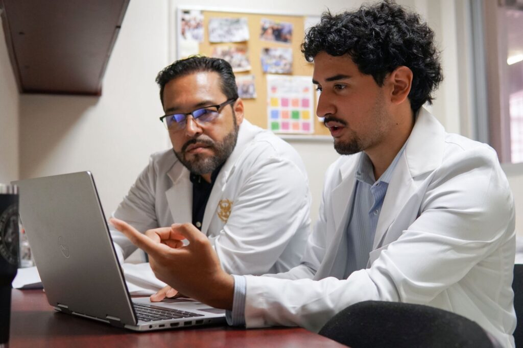 “Biopsia virtual” contra el cáncer de mama; el proyecto creado por un egresado de la UAS que tuvo éxito en Europa