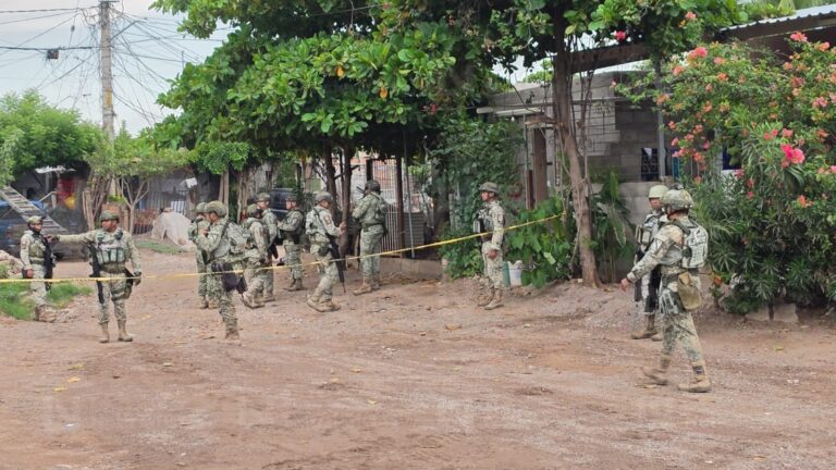 Ataque a balazos en la colonia 8 de Febrero de Culiacán deja dos fallecidos y al menos dos heridos Ataque a balazos en la colonia 8 de Febrero de Culiacán deja dos fallecidos y al menos dos heridos