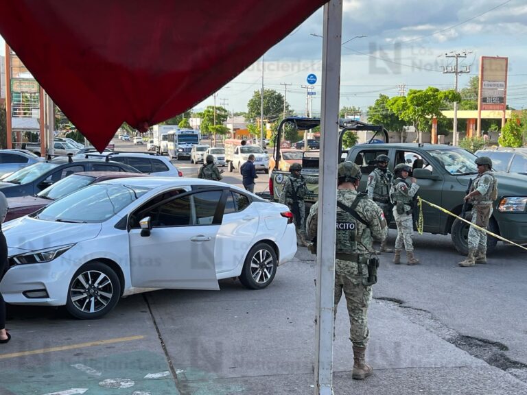 Atentado a las afueras de un supermercado deja un hombre herido al sur de Culiacán, Sinaloa Atentado a las afueras de un supermercado deja un hombre herido al sur de Culiacán, Sinaloa