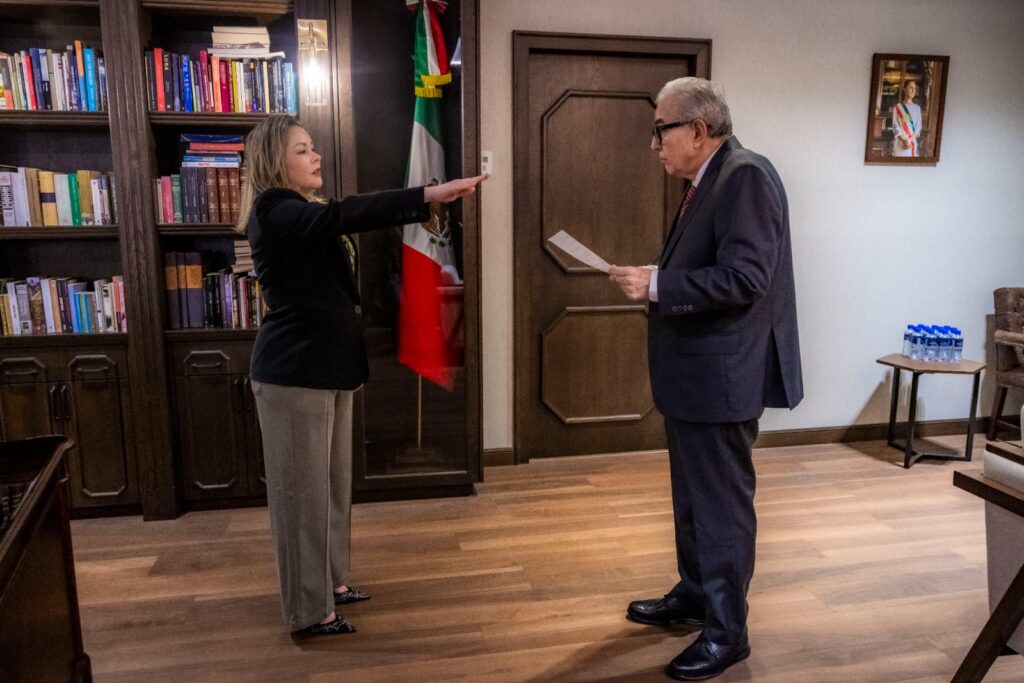 Rocha Moya toma posesión como gobernador de Sinaloa; regresa tras 112 días de licencia y se reúne con gabinete
