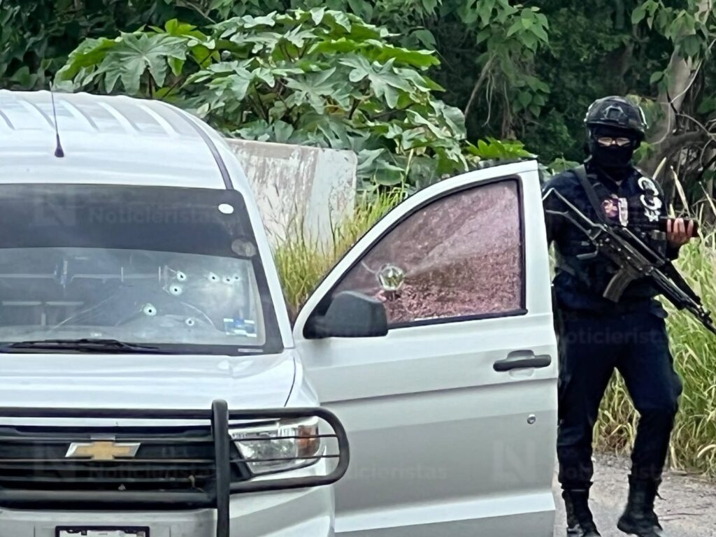 Ejecutan a balazos a un marisquero cuando viajaba en una camioneta en San Pedro, Navolato