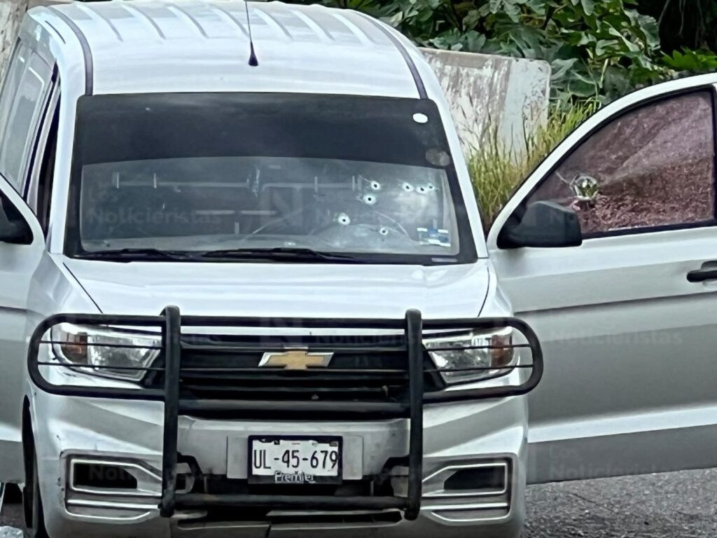 Ejecutan a balazos a un marisquero cuando viajaba en una camioneta en San Pedro, Navolato