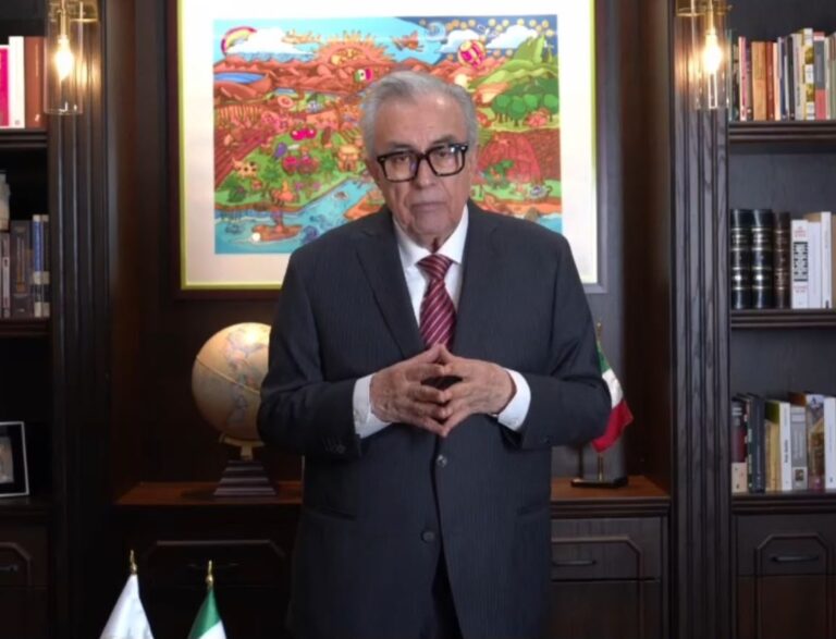 “Aquí estoy y vamos a seguir gobernando con firmeza”, Rubén Rocha emite mensaje tras regreso como gobernador de Sinaloa