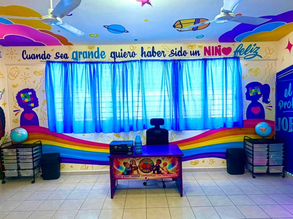 ‘Tus sueños no tienen techo’, el profe Joel diseña un aula muy especial en Mazatlán, Sinaloa para ‘hacer volar’ a sus alumnos en este regreso a clases