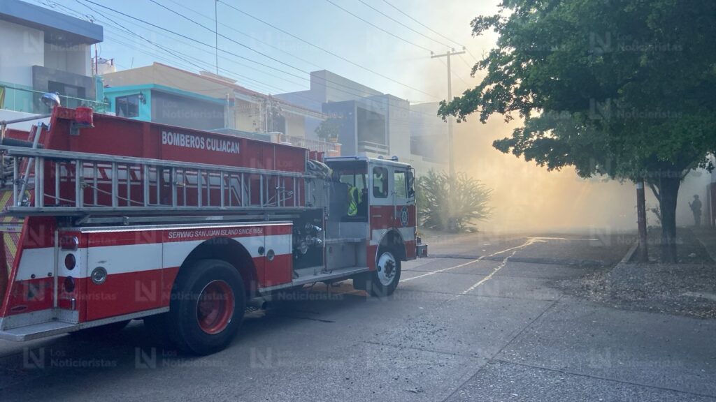Atacan a balazos y queman un domicilio en el sector Montebello de Culiacán