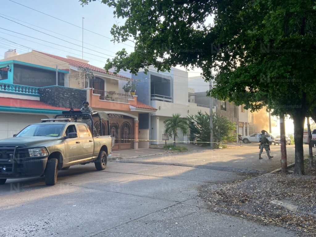 Atacan a balazos y queman un domicilio en el sector Montebello de Culiacán