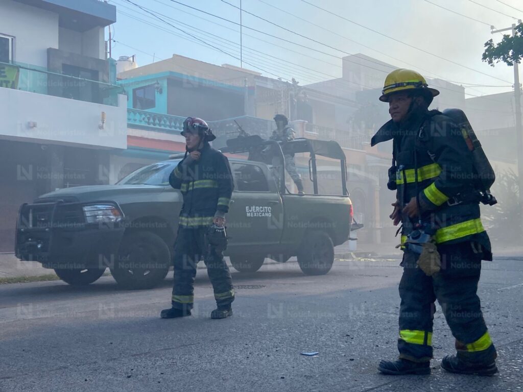 Atacan a balazos y queman un domicilio en el sector Montebello de Culiacán