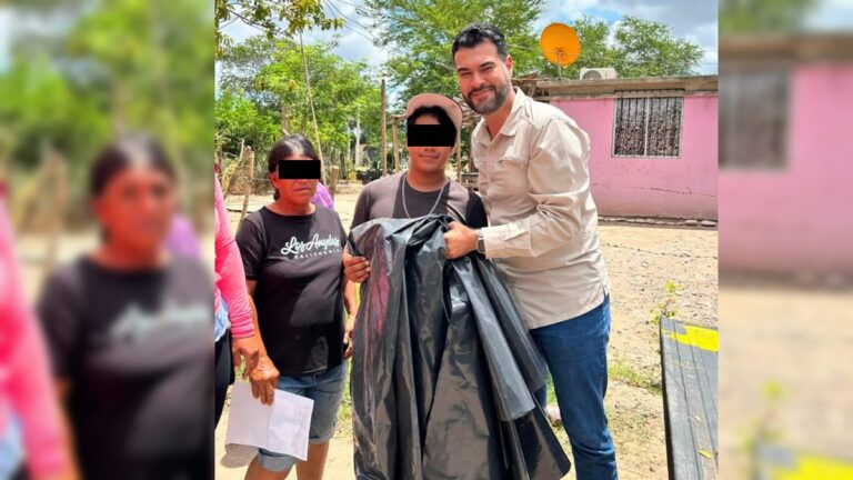 Con un sueldo de más de 100 mil mensuales como diputado de Sinaloa, reparte hule negro a familias de Ahome Con un sueldo de más de 100 mil mensuales como diputado de Sinaloa, reparte hule negro a familias de Ahome