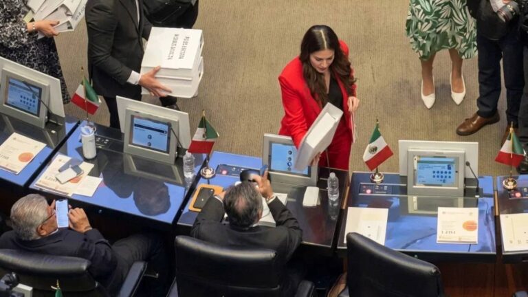 “Que lea la realidad de Sinaloa”: Paloma Sánchez confronta al senador Enrique Inzunza y le deja esto en su curul (VIDEO)