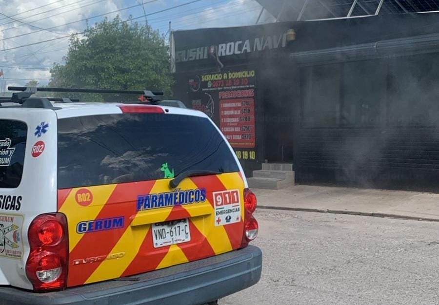 Tirotean y vandalizan comercio de sushi con combustible en la Lázaro Cárdenas de Culiacán