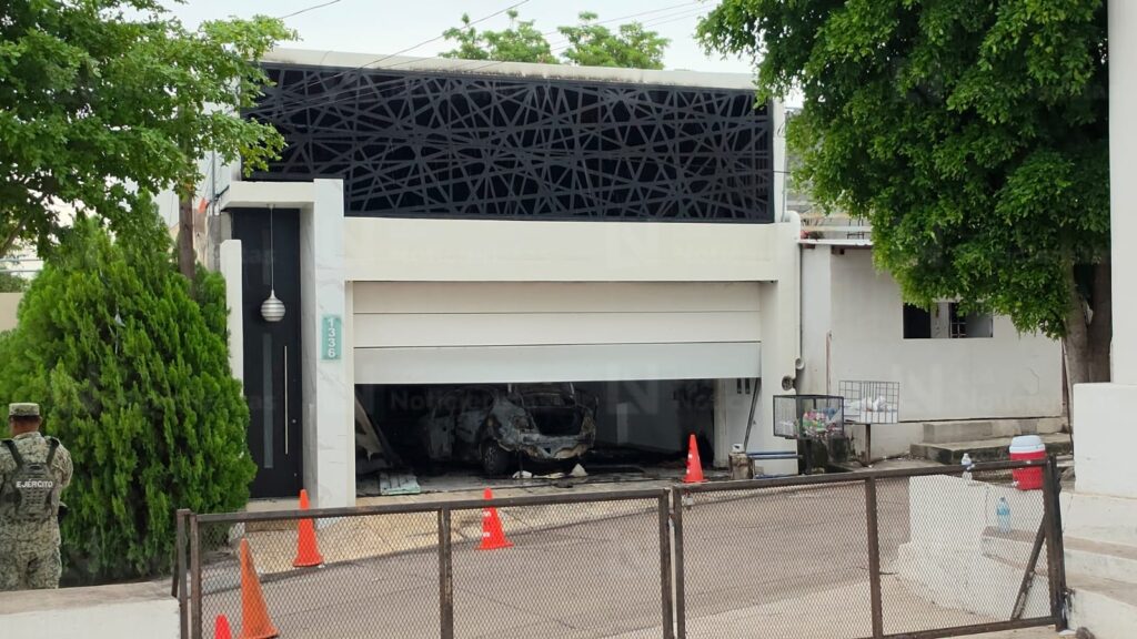 Tirotean, vandalizan y queman residencia frente a la iglesia Santa Cecilia en la Rafael Buelna de Culiacán; no hay lesionados