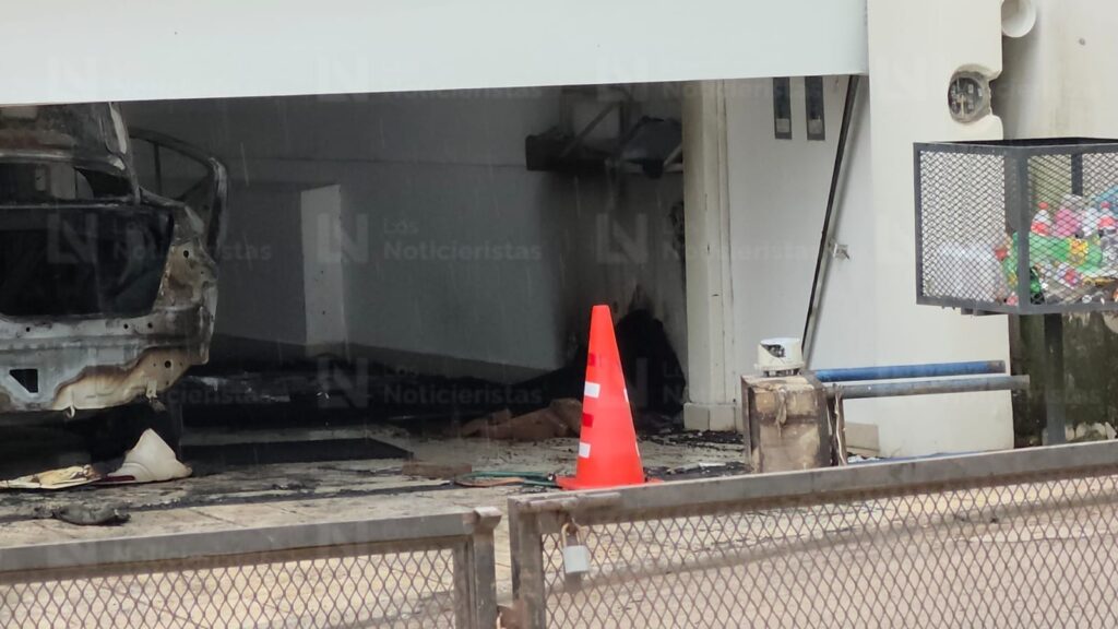 Tirotean, vandalizan y queman residencia frente a la iglesia Santa Cecilia en la Rafael Buelna de Culiacán; no hay lesionados