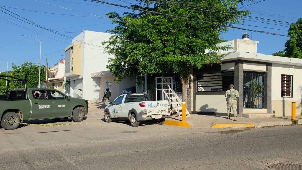 Abandonan cadáver de un hombre “emplayado” en la Lázaro Cárdenas de Culiacán