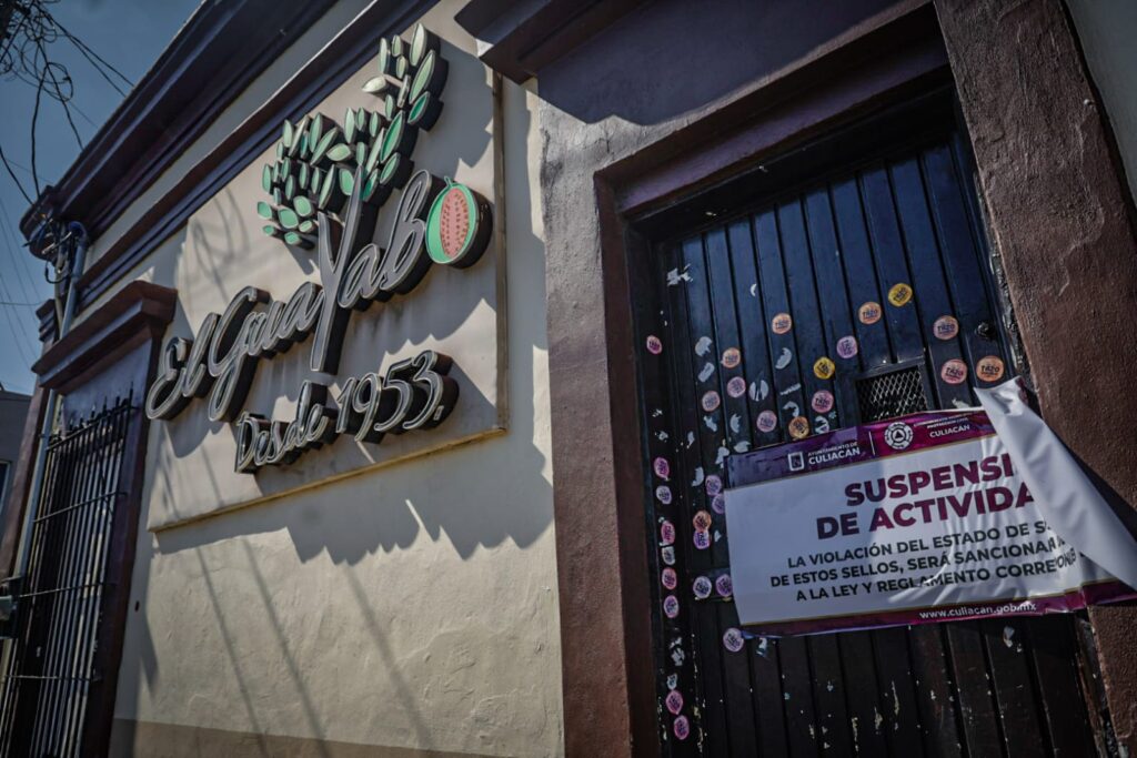 Colocan sellos de suspensión en el restaurante El Guayabo, en el centro de Culiacán, Sinaloa