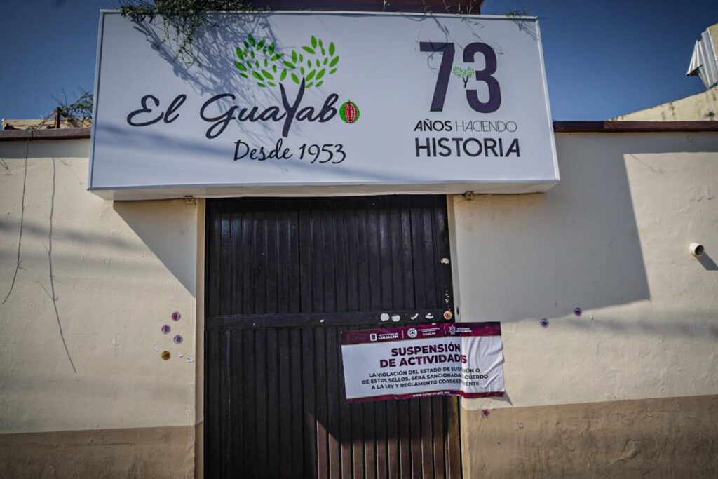 Colocan sellos de suspensión en el restaurante El Guayabo, en el centro de Culiacán, Sinaloa