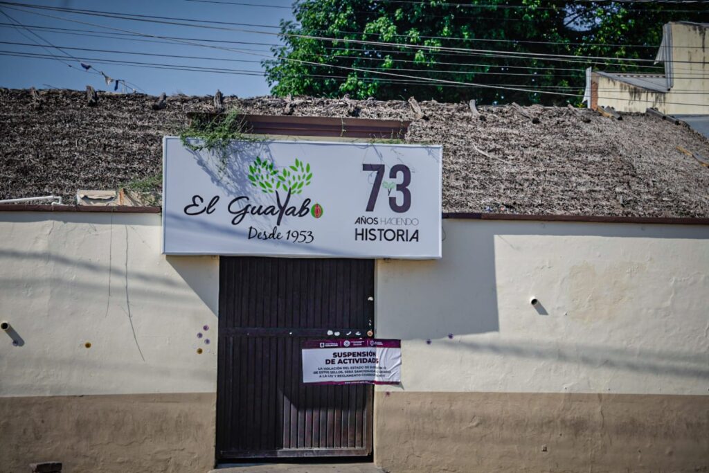 Colocan sellos de suspensión en el restaurante El Guayabo, en el centro de Culiacán, Sinaloa