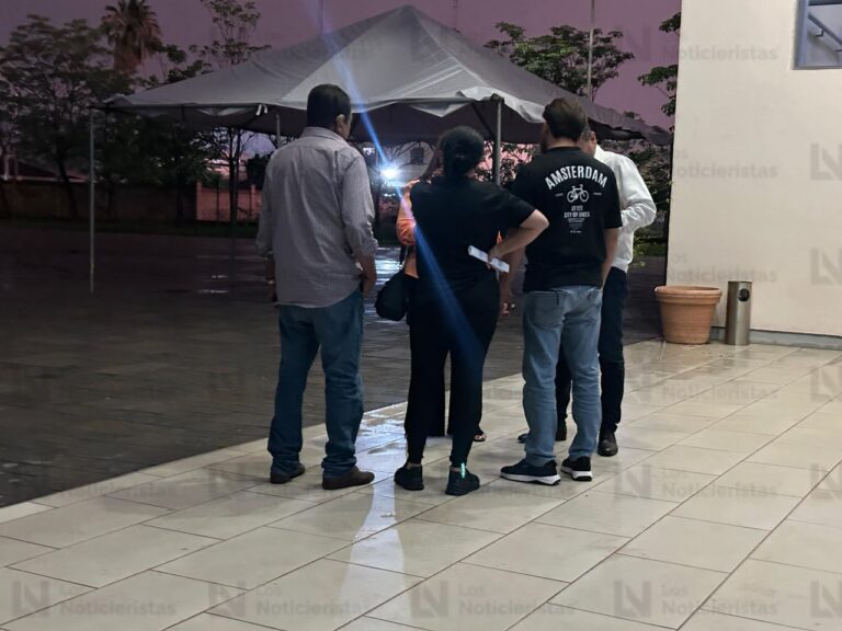 Quedan libres los padres acusados de amenazas en colegio de Culiacán, Sinaloa; revelan que compraron corona de muertos con la tarjeta que pagaron colegiatura