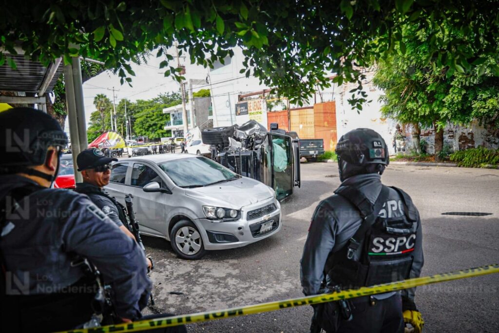 Se registra persecución en el sector centro de Culiacán; hay una camioneta volcada y un detenido