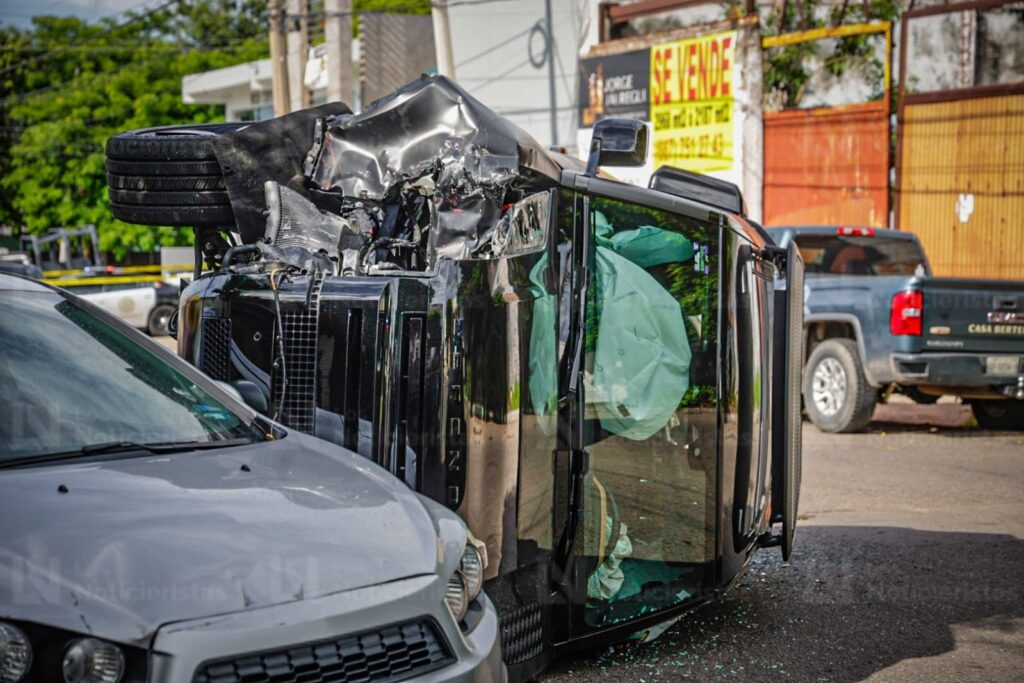 Se registra persecución en el sector centro de Culiacán; hay una camioneta volcada y un detenido