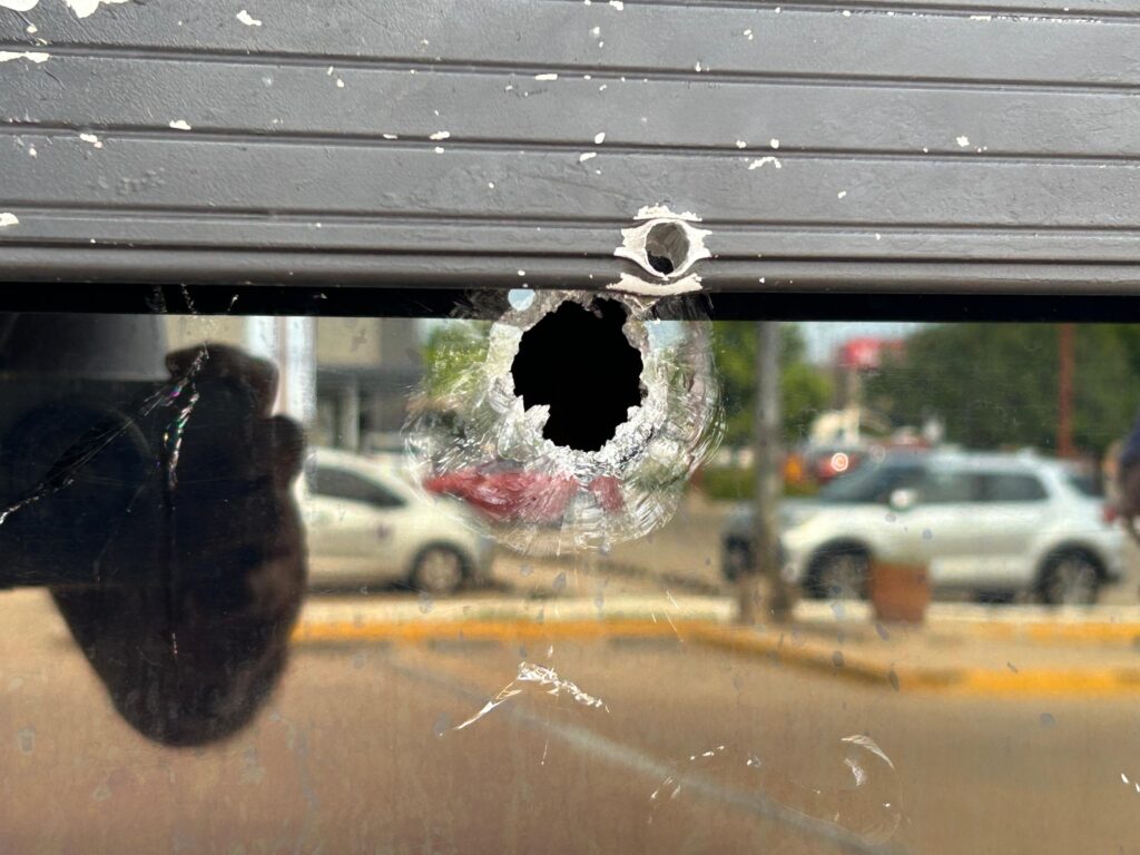 Permanece cerrado restaurante del sector Tres Ríos, Culiacán donde ocurrió ataque armado; así luce (FOTOS)