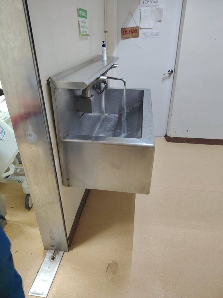 Serpientes causan alarma al irrumpir en el IMSS Bienestar de Guasave, Sinaloa