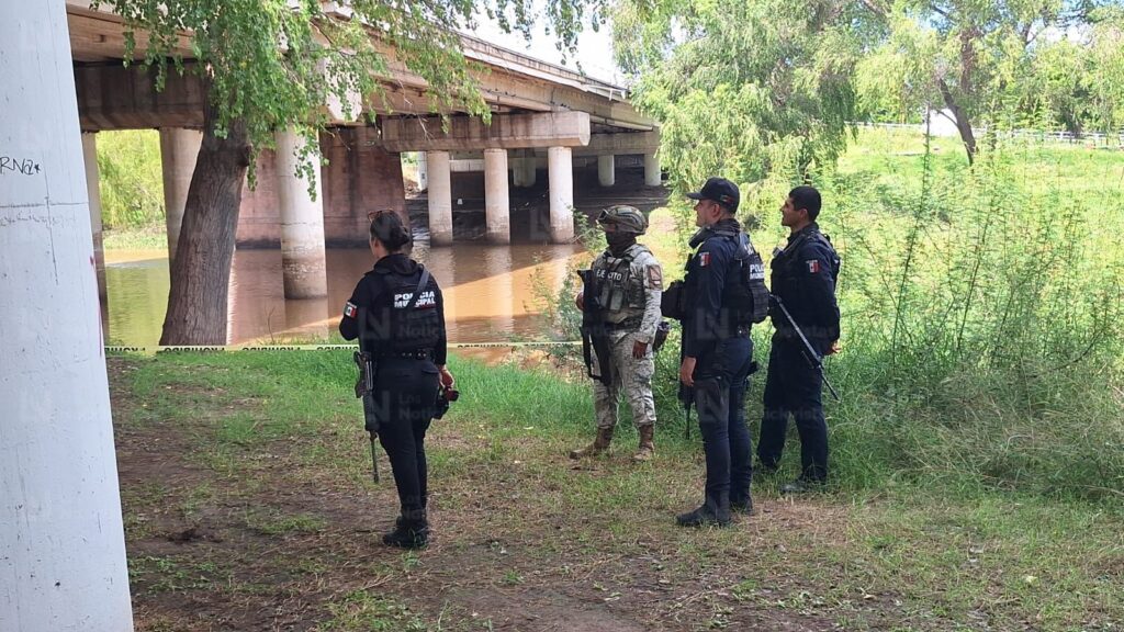 Hallan cadáver en descomposición cubierto con una colchoneta junto al río Tamazula, en el centro de Culiacán