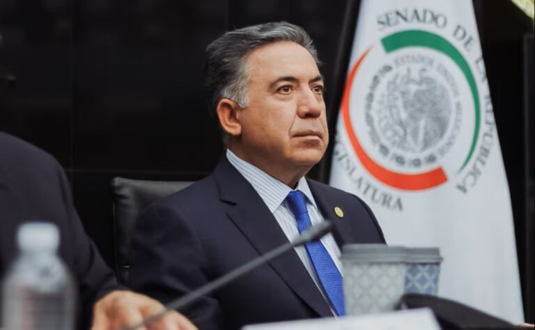 Oficialmente sin partido: Enrique Inzunza es retirado de la bancada de Morena en el Senado, tras acusaciones desde EU