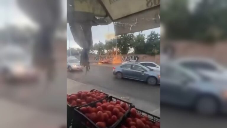 ¡Estruendo y chispas! Explota transformador en avenida Santa Rosa, en Mazatlán, Sinaloa