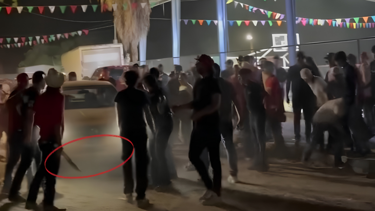 Riña a machetazos en los festejos del Día del Pescador en el Jitzamuri, Ahome, Sinaloa, deja 6 personas lesionadas Riña a machetazos en los festejos del Día del Pescador en el Jitzamuri, Ahome, Sinaloa, deja 6 personas lesionadas