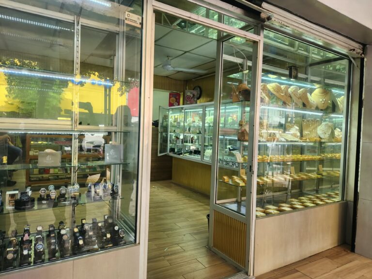 Roban joyería de regidora priista Mónica López en Guasave; se llevan 95% de los artículos de valor Roban joyería de regidora priista Mónica López en Guasave; se llevan 95% de los artículos de valor