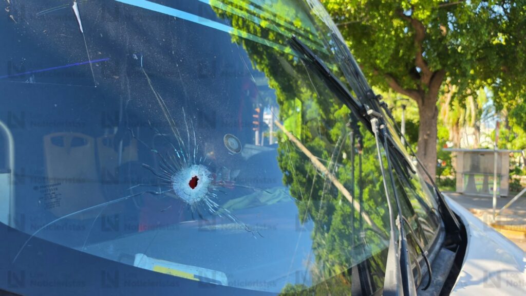 Ataque a balazos contra un camión urbano deja al chofer herido frente al Country Club de Culiacán