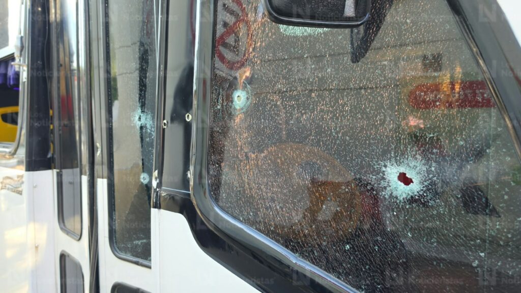 Ataque a balazos contra un camión urbano deja al chofer herido frente al Country Club de Culiacán