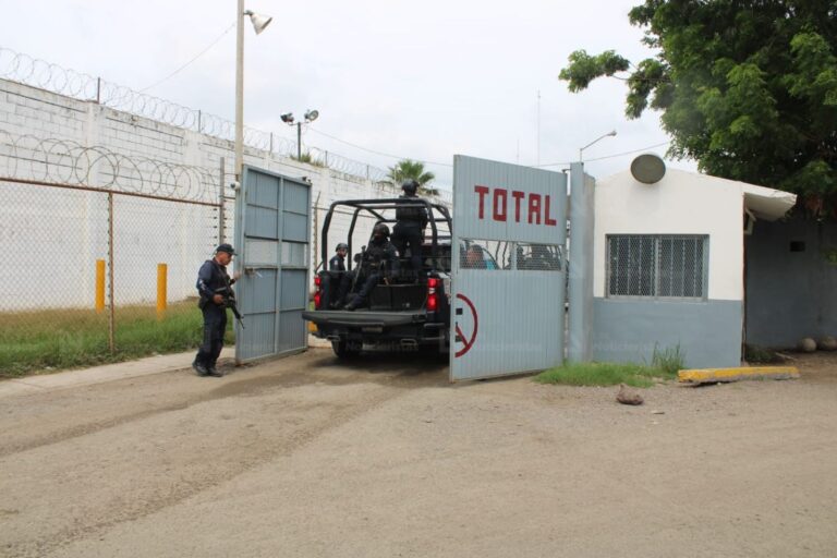 Balacera en el Centro Penitenciario El Castillo, en Mazatlán, deja nueve adultos y un menor sin vida Balacera en el Centro Penitenciario El Castillo, en Mazatlán, deja nueve adultos y un menor sin vida